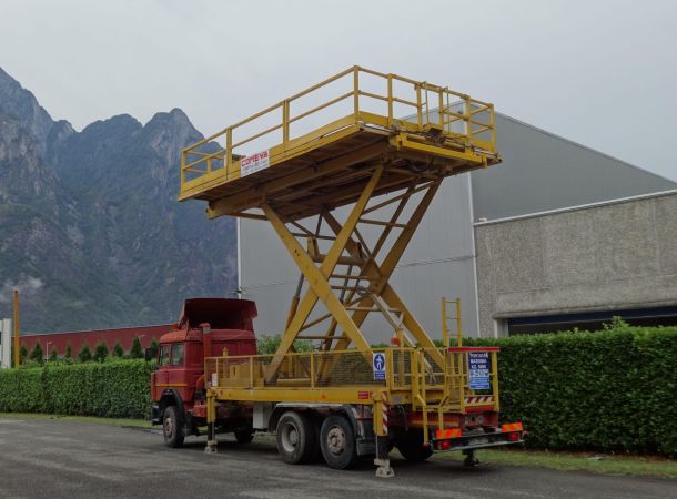 piattaforma a pantografo